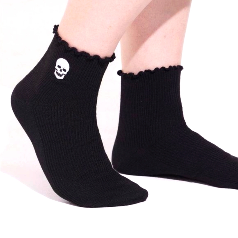 ❤️NWT TORRID WIDE WIDTH - 2 PACK RUFFLE SHORTIE SOCKS - SKULL PRINT